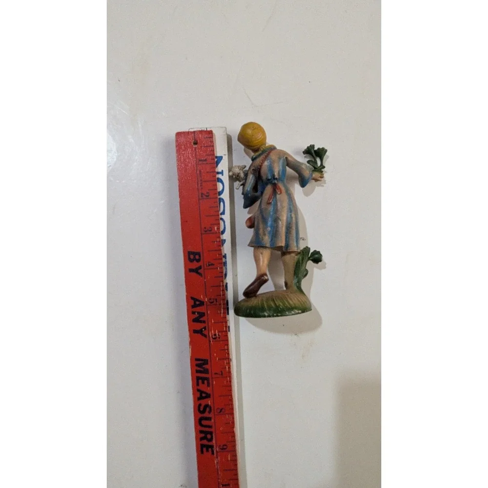 Vintage Italy Figurine Girl with Lamb and Flowers‎ 552/300 Resin
